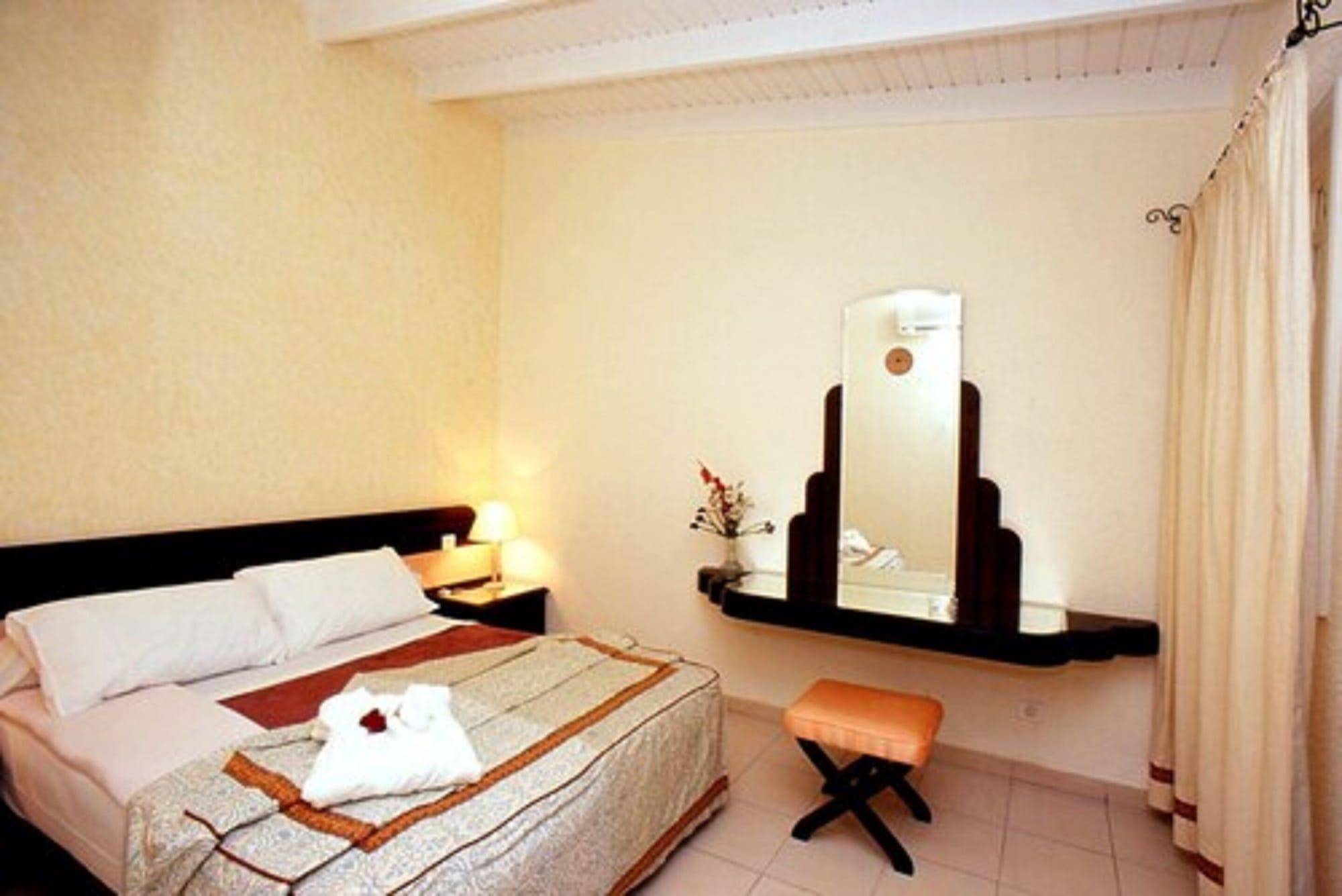 Hotel Moulay Yacoub Buitenkant foto