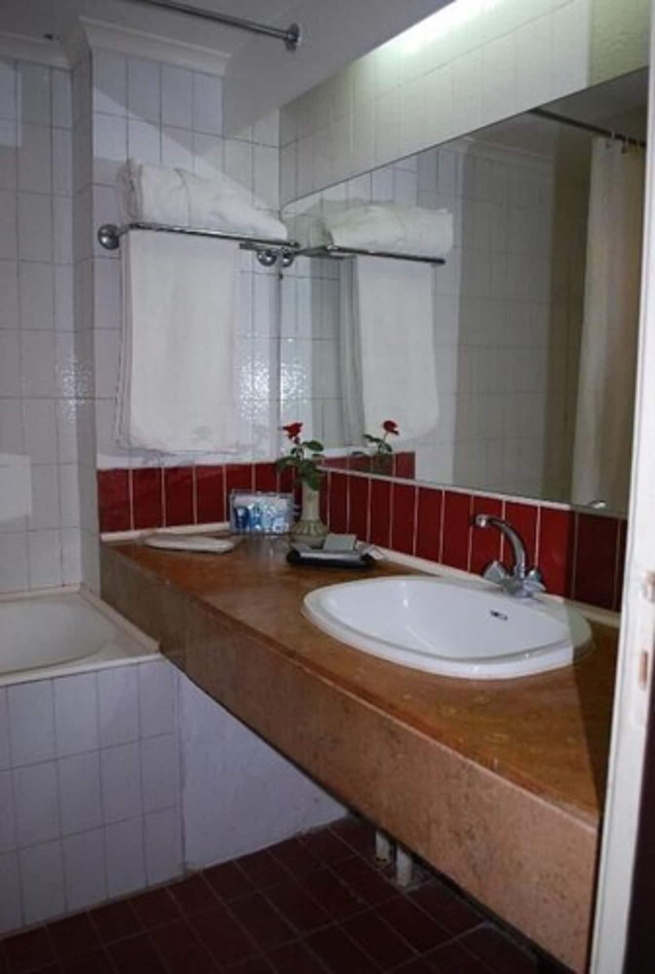 Hotel Moulay Yacoub Buitenkant foto