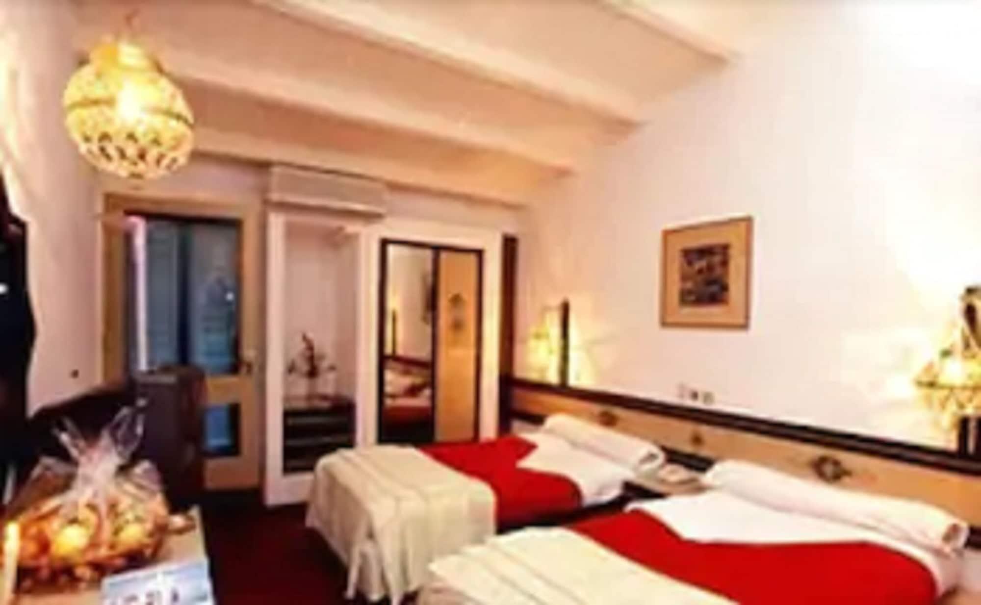 Hotel Moulay Yacoub Buitenkant foto