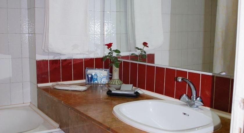 Hotel Moulay Yacoub Buitenkant foto